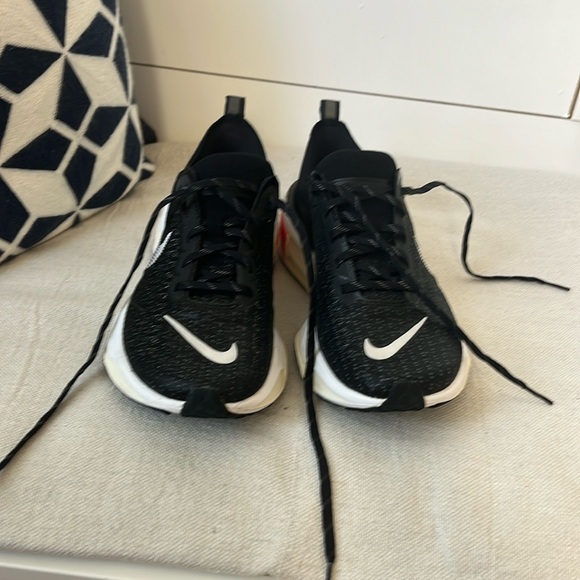 Women’s Invincible Run 3 - Picture 2 of 9